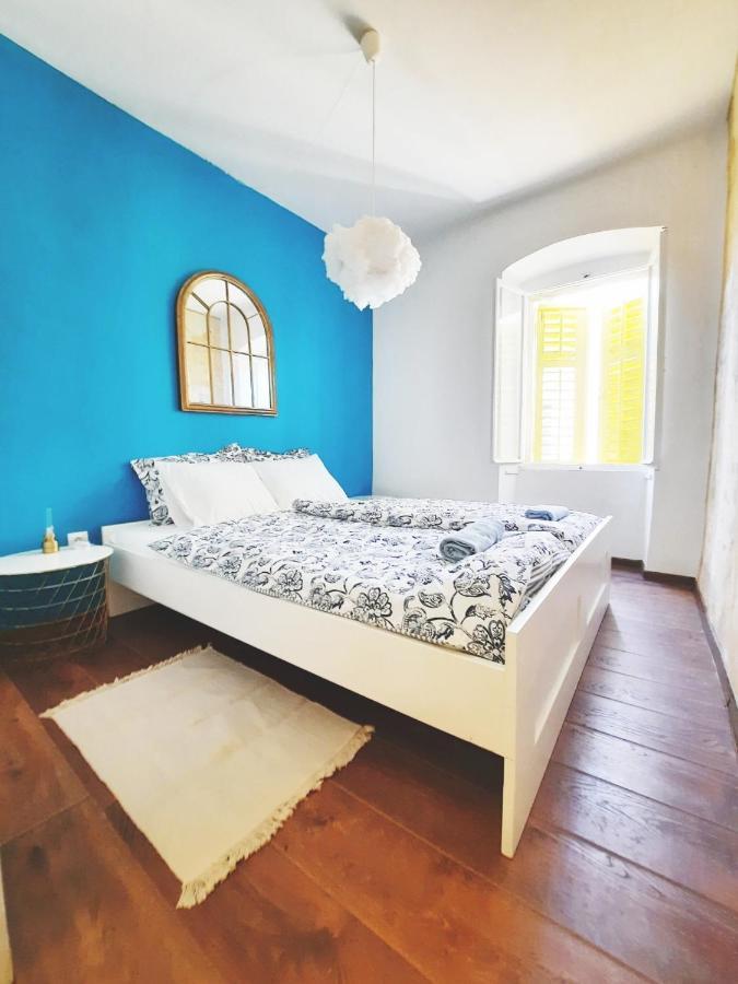 Oh La La Apartment Old Town Ровінь Екстер'єр фото